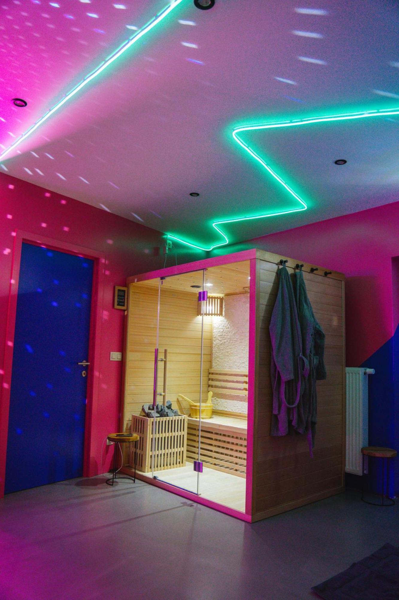 Capsule Boogie-Woogie - Jacuzzi - Sauna - Billard - Jeux - Ecran Geant - Filet Suspendu - Netflix Ла-Лувьер Экстерьер фото