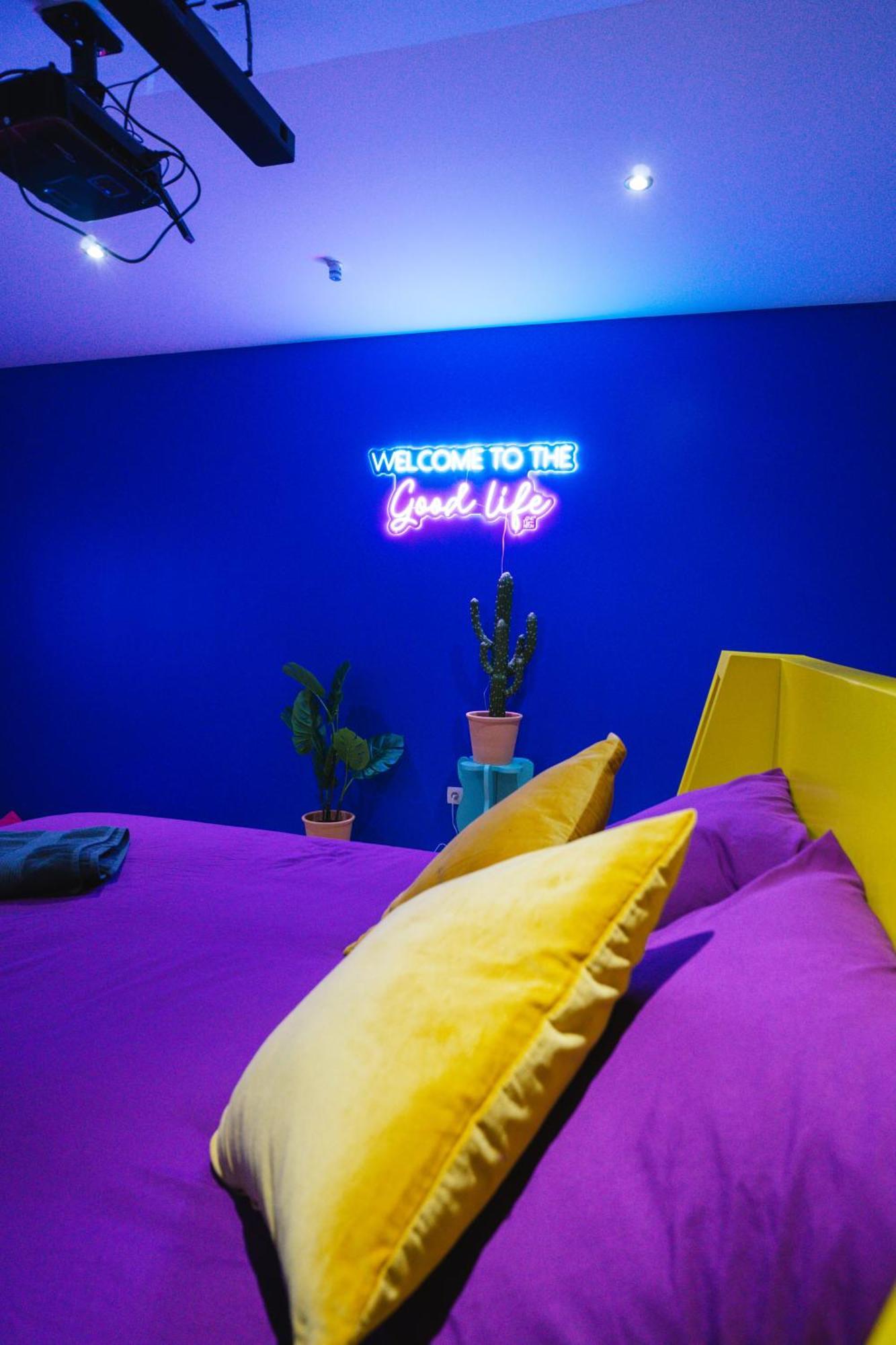 Capsule Boogie-Woogie - Jacuzzi - Sauna - Billard - Jeux - Ecran Geant - Filet Suspendu - Netflix Ла-Лувьер Экстерьер фото