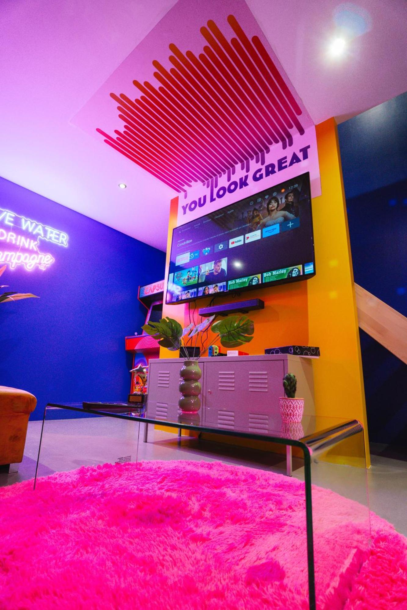 Capsule Boogie-Woogie - Jacuzzi - Sauna - Billard - Jeux - Ecran Geant - Filet Suspendu - Netflix Ла-Лувьер Экстерьер фото