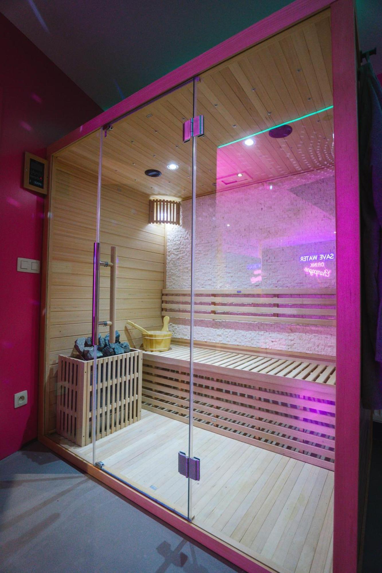 Capsule Boogie-Woogie - Jacuzzi - Sauna - Billard - Jeux - Ecran Geant - Filet Suspendu - Netflix Ла-Лувьер Экстерьер фото